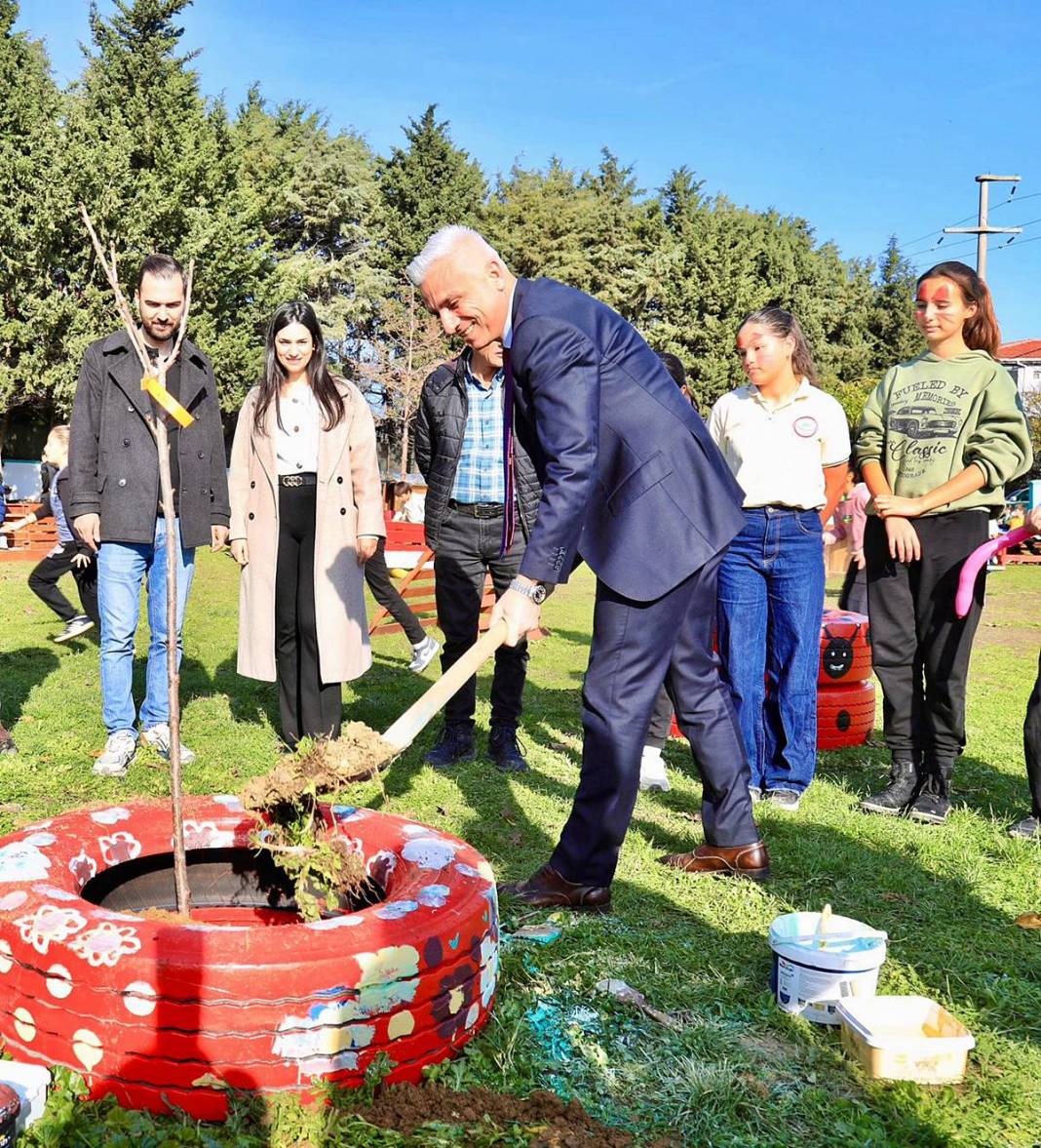 İETT'den çocuklara armağan: Eski otobüs malzemeleriyle oyun parkı yaptılar 7